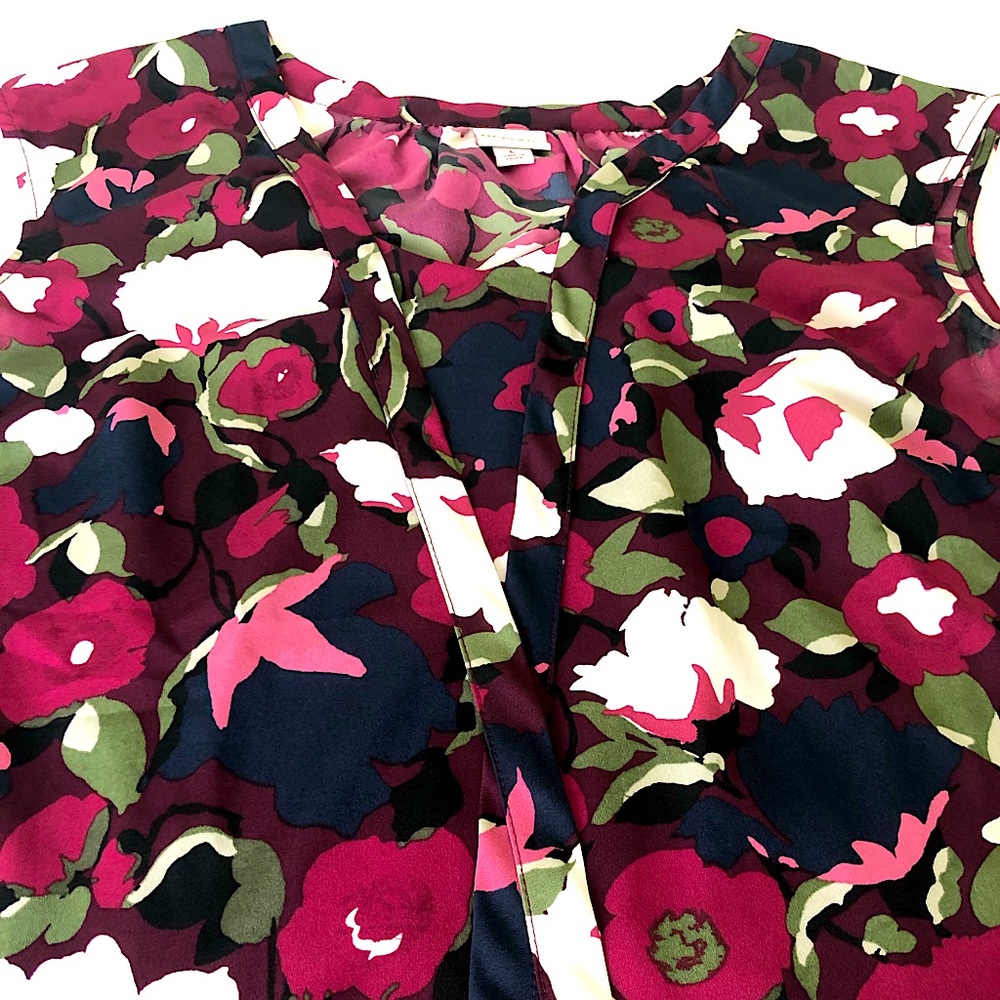 Merona floral top with tie at neck. Size L